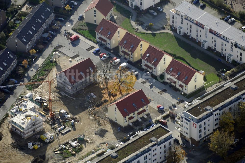 Berlin aus der Vogelperspektive: Blick auf das Wohnneubaugebiet der cds Wohnbau Berlin GmbH an der Tauernallee / Im Lesachtal, Wetzmannweg, Quarzweg in 12107 Berlin-Mariendorf.