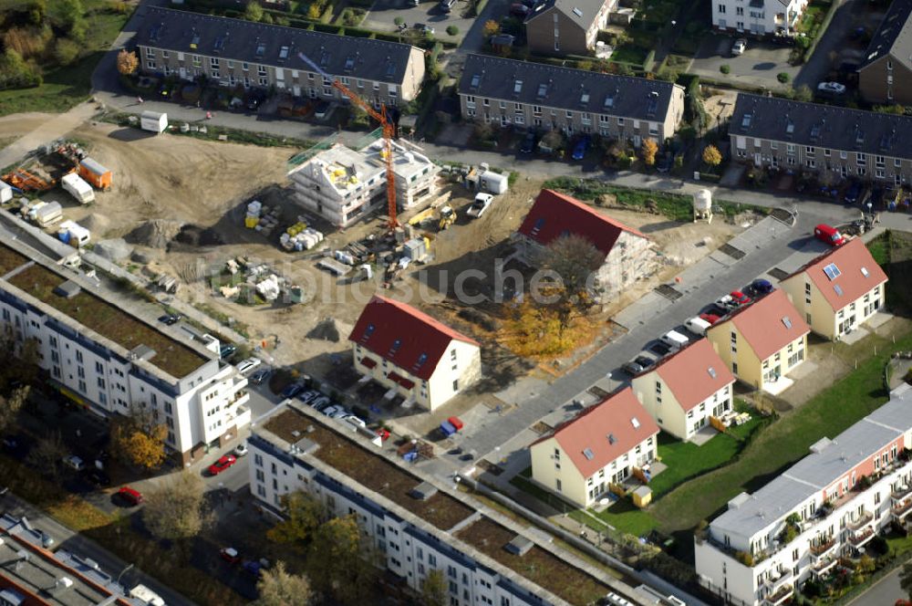 Luftaufnahme Berlin - Blick auf das Wohnneubaugebiet der cds Wohnbau Berlin GmbH an der Tauernallee / Im Lesachtal, Wetzmannweg, Quarzweg in 12107 Berlin-Mariendorf.