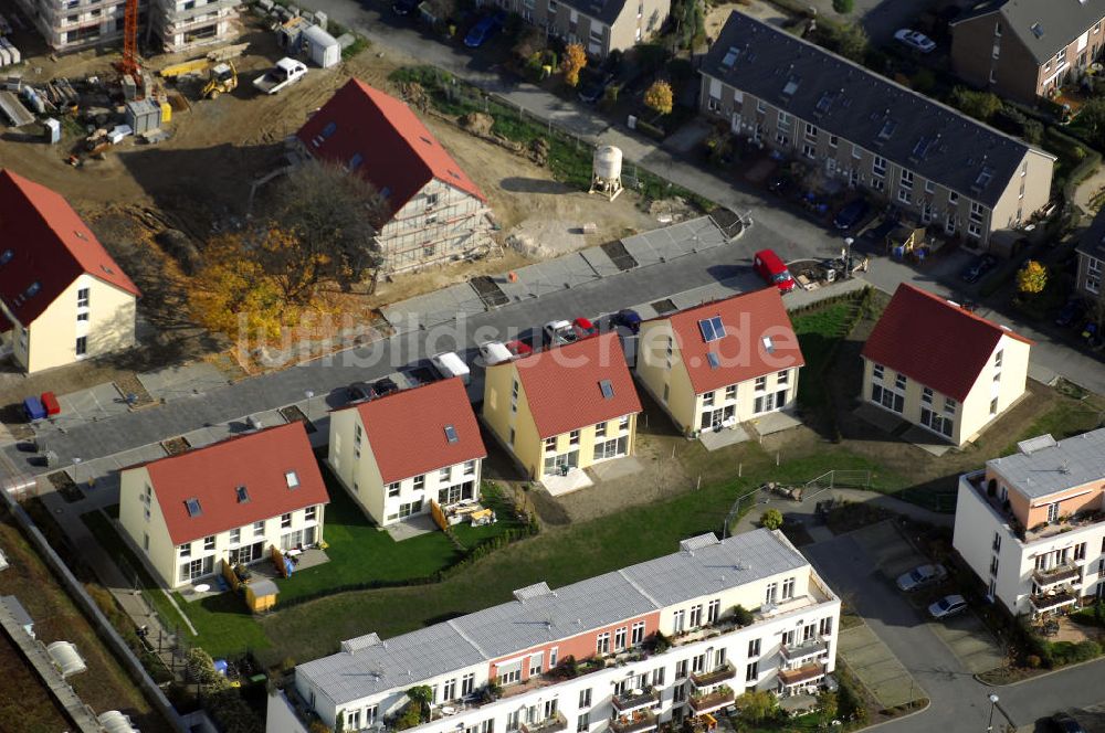 Berlin aus der Vogelperspektive: Blick auf das Wohnneubaugebiet der cds Wohnbau Berlin GmbH an der Tauernallee / Im Lesachtal, Wetzmannweg, Quarzweg in 12107 Berlin-Mariendorf.