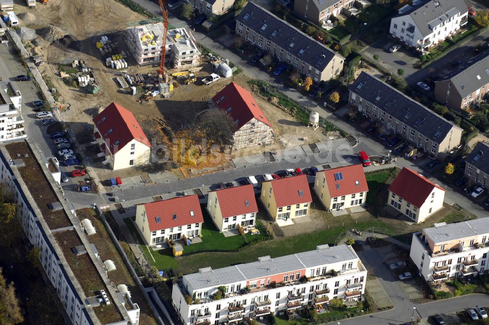 Luftbild Berlin - Blick auf das Wohnneubaugebiet der cds Wohnbau Berlin GmbH an der Tauernallee / Im Lesachtal, Wetzmannweg, Quarzweg in 12107 Berlin-Mariendorf.