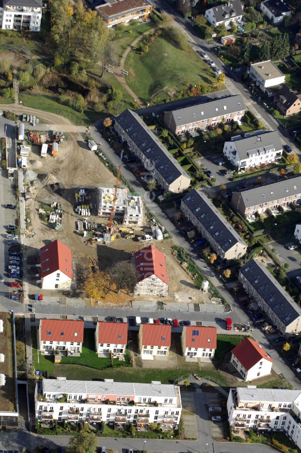 Berlin von oben - Blick auf das Wohnneubaugebiet der cds Wohnbau Berlin GmbH an der Tauernallee / Im Lesachtal, Wetzmannweg, Quarzweg in 12107 Berlin-Mariendorf.