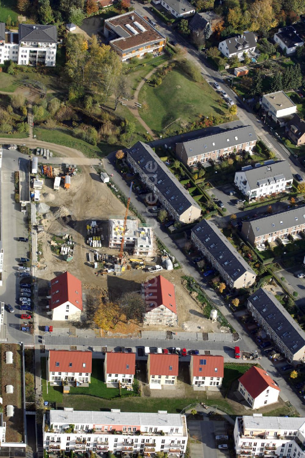 Berlin aus der Vogelperspektive: Blick auf das Wohnneubaugebiet der cds Wohnbau Berlin GmbH an der Tauernallee / Im Lesachtal, Wetzmannweg, Quarzweg in 12107 Berlin-Mariendorf.