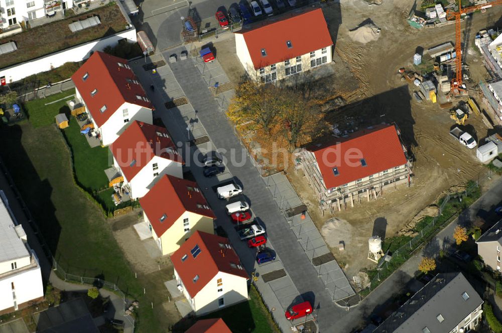 Luftbild Berlin - Blick auf das Wohnneubaugebiet der cds Wohnbau Berlin GmbH an der Tauernallee / Im Lesachtal, Wetzmannweg, Quarzweg in 12107 Berlin-Mariendorf.