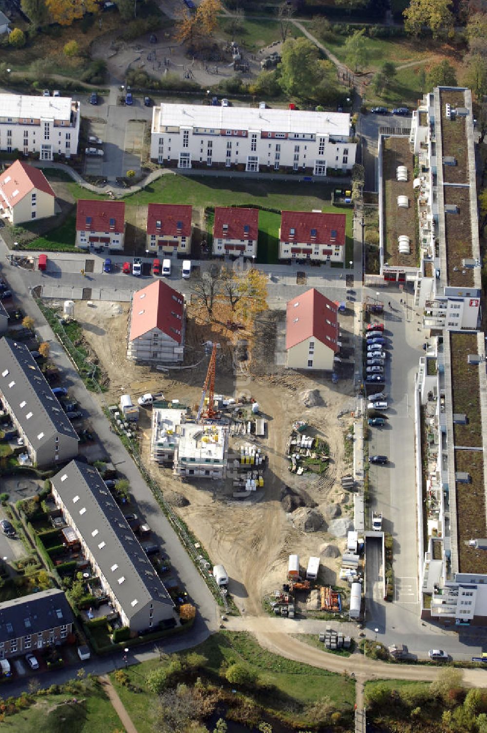 Berlin aus der Vogelperspektive: Blick auf das Wohnneubaugebiet der cds Wohnbau Berlin GmbH an der Tauernallee / Im Lesachtal, Wetzmannweg, Quarzweg in 12107 Berlin-Mariendorf.