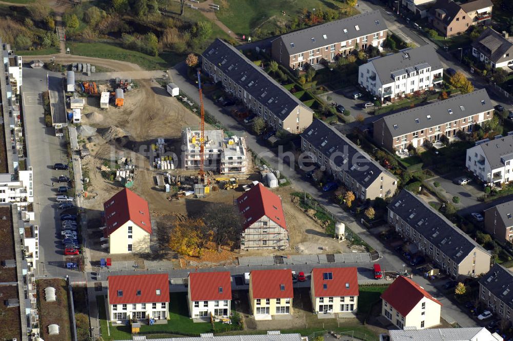 Luftaufnahme Berlin - Blick auf das Wohnneubaugebiet der cds Wohnbau Berlin GmbH an der Tauernallee / Im Lesachtal, Wetzmannweg, Quarzweg in 12107 Berlin-Mariendorf.