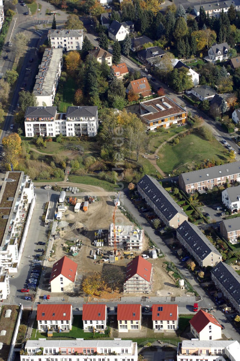 Berlin aus der Vogelperspektive: Blick auf das Wohnneubaugebiet der cds Wohnbau Berlin GmbH an der Tauernallee / Im Lesachtal, Wetzmannweg, Quarzweg in 12107 Berlin-Mariendorf.