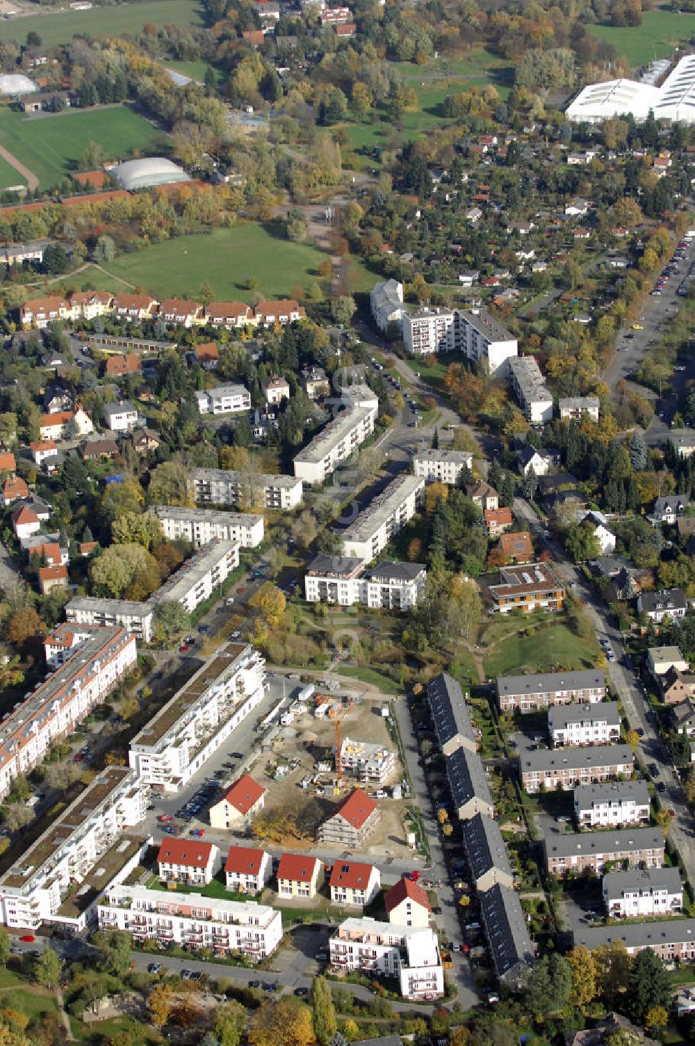 Luftaufnahme Berlin - Blick auf das Wohnneubaugebiet der cds Wohnbau Berlin GmbH an der Tauernallee / Im Lesachtal, Wetzmannweg, Quarzweg in 12107 Berlin-Mariendorf.