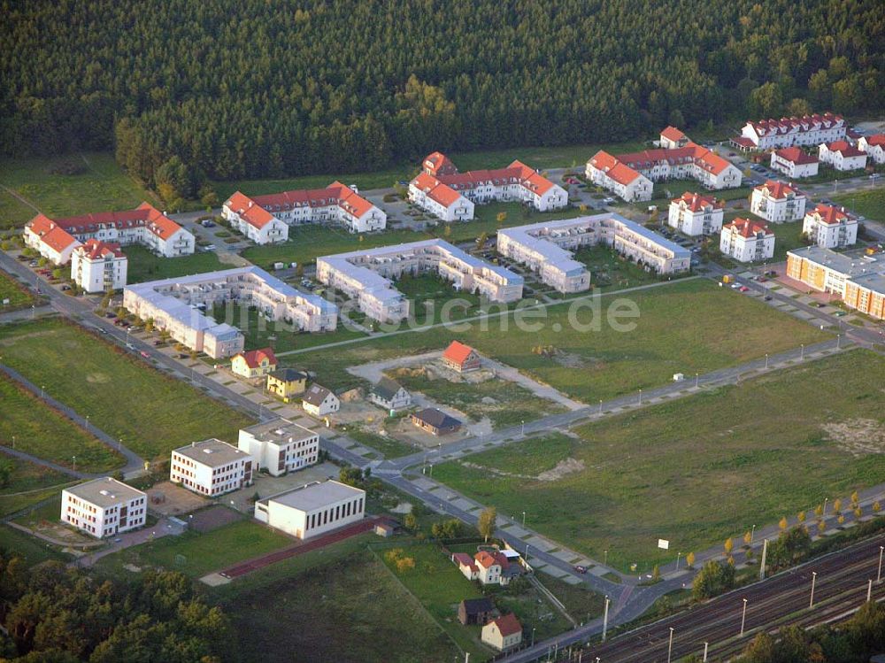 Michendorf aus der Vogelperspektive: 05.10.2004 Blick auf das Wohnungsneubaugebiet in Michendorf/ Potsdam Mittelmark.