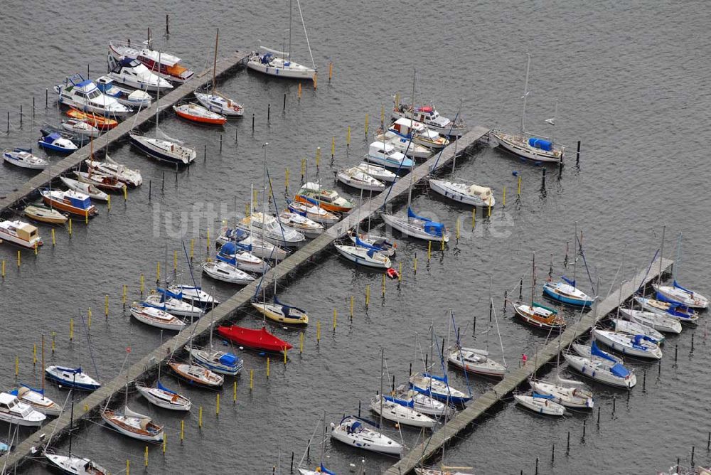 Luftbild Stralsund - Blick auf den Yacht-Hafen auf Dänholm.