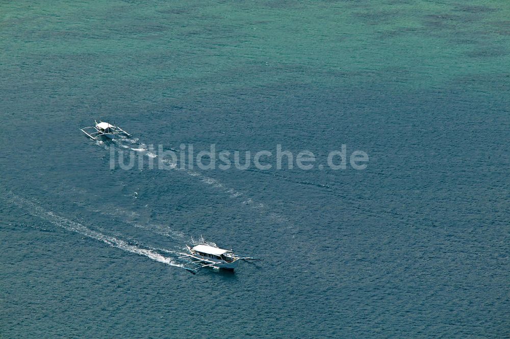 Luftbild Puerto Galera - Blick auf zwei Boote vor Puerto Galera