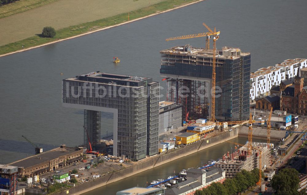 Luftbild Köln - Blick auf zwei der drei Kranhäuser am Kölner Rheinauhafen