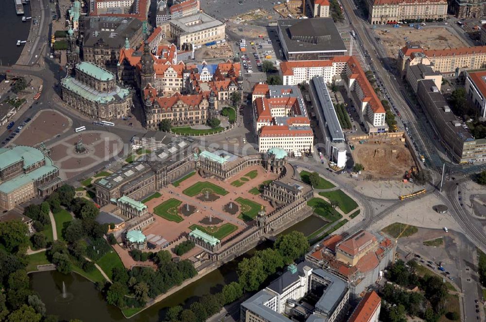 DRESDEN von oben - Blick auf den Zwinger und die Altstadt Dresden