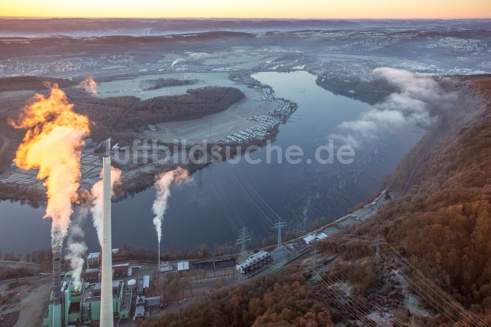 Luftbild Herdecke - Blockheizkraftwerk - regionalen Heizkraftwerkes im Gegenlicht des Sonnenunterganges im Ortsteil Westende in Herdecke im Bundesland Nordrhein-Westfalen