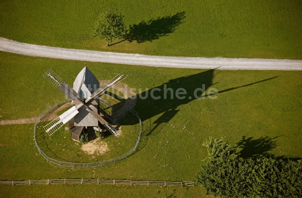 Luftaufnahme Detmold - Blockwindmühle im LWL-Freilichtmuseum Detmold im Bundesland Nordrhein-Westfalen