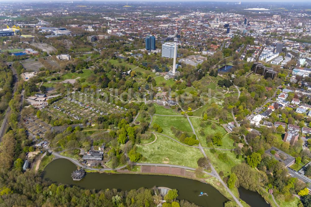 Dortmund von oben - Blumenbeete, Bäume und Sträucher am Cafe An den Wasserbecken im Westfalenpark in Dortmund im Bundesland Nordrhein-Westfalen