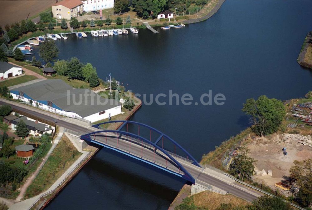 Burg aus der Vogelperspektive: Blumenthaler Brücke