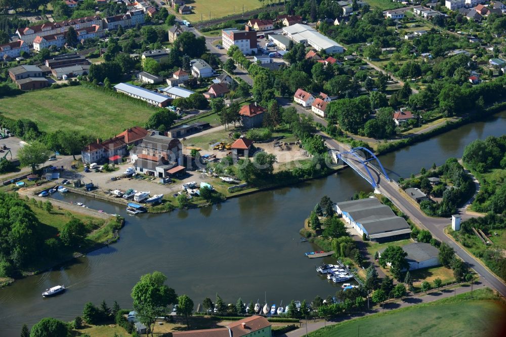 Luftaufnahme Burg (bei Magdeburg) - Blumenthaler Brücke über dem Elbe-Havel-Kanal im Norden von Burg (bei Magdeburg) im Bundesland Sachsen-Anhalt