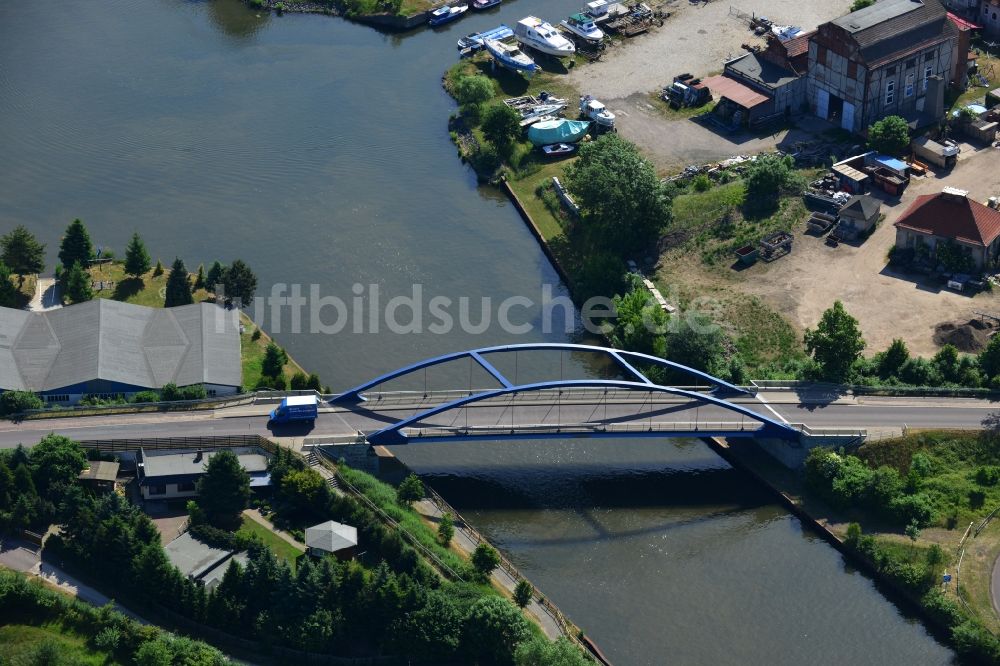 Burg (bei Magdeburg) aus der Vogelperspektive: Blumenthaler Brücke über dem Elbe-Havel-Kanal im Norden von Burg (bei Magdeburg) im Bundesland Sachsen-Anhalt