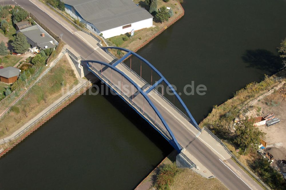 Burg aus der Vogelperspektive: Blumenthaler Brücke in Burg