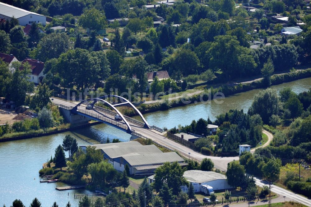 Burg bei Magdeburg aus der Vogelperspektive: Blumenthaler Brücke in Burg über dem Elbe-Havel-Kanal im Bundesland Sachsen-Anhalt