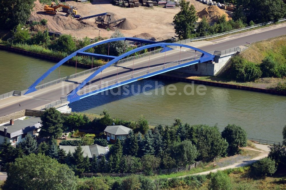 Luftaufnahme Burg bei Magdeburg - Blumenthaler Brücke in Burg über dem Elbe-Havel-Kanal im Bundesland Sachsen-Anhalt