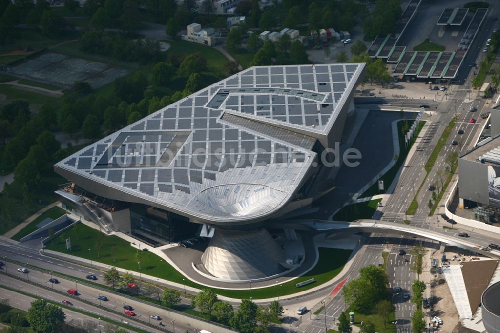 München aus der Vogelperspektive: BMW-Welt in München im Bundesland Bayern