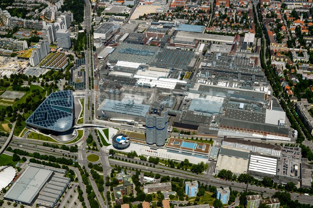 München aus der Vogelperspektive: BMW-Welt in München im Bundesland Bayern