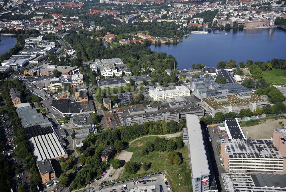 Berlin aus der Vogelperspektive: BMW Werk / Plant Berlin-Spandau