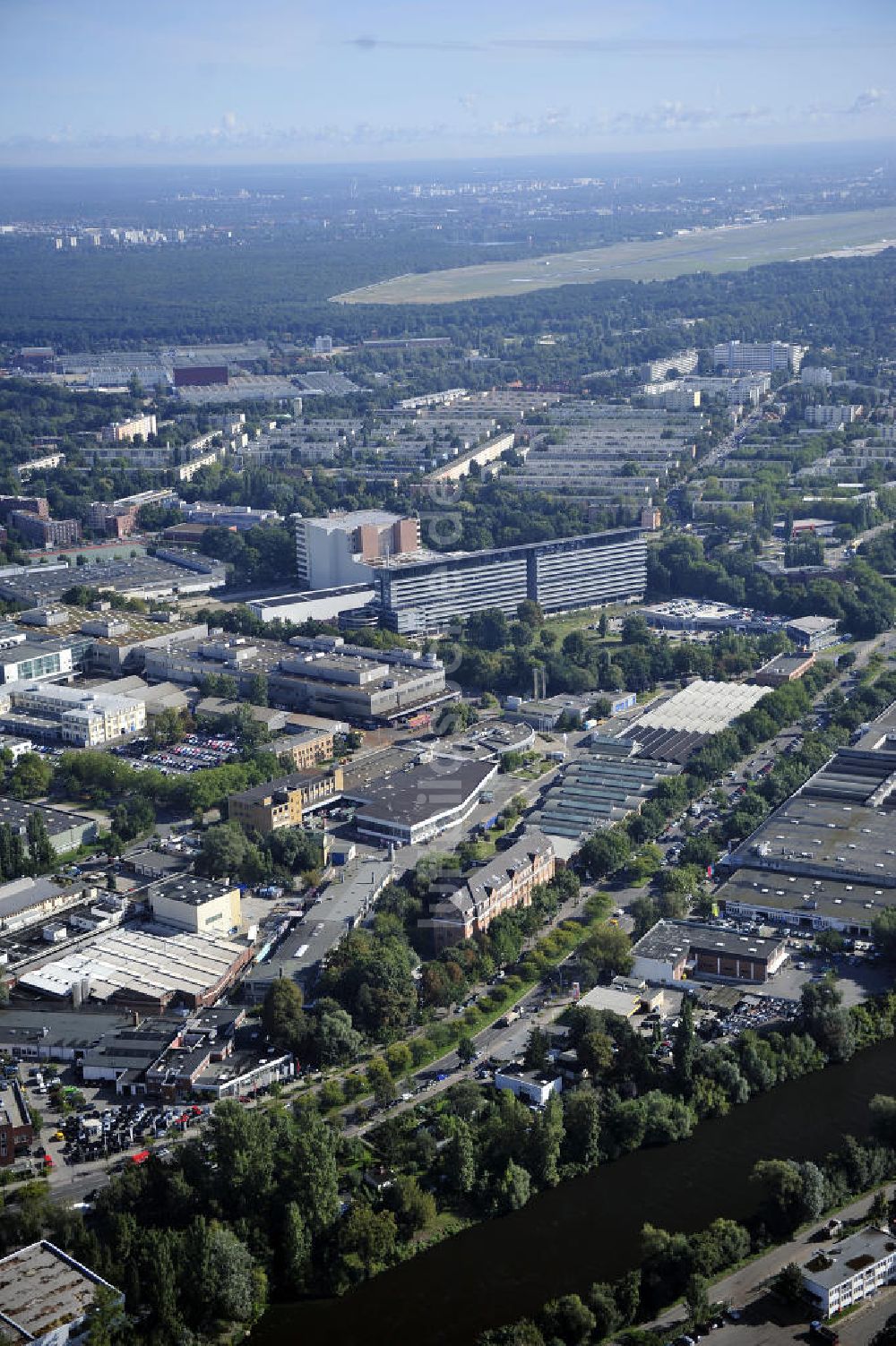 Berlin von oben - BMW Werk / Plant Berlin-Spandau