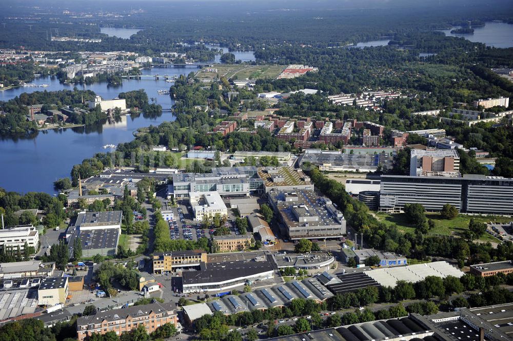 Berlin aus der Vogelperspektive: BMW Werk / Plant Berlin-Spandau