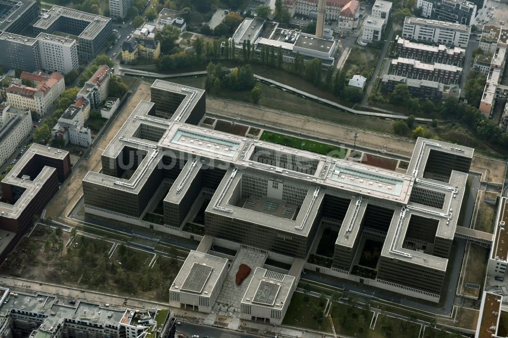 Luftbild Berlin - BND-Zentrale in Berlin-Mitte an der Chausseestraße in der Hauptstadt Berlin