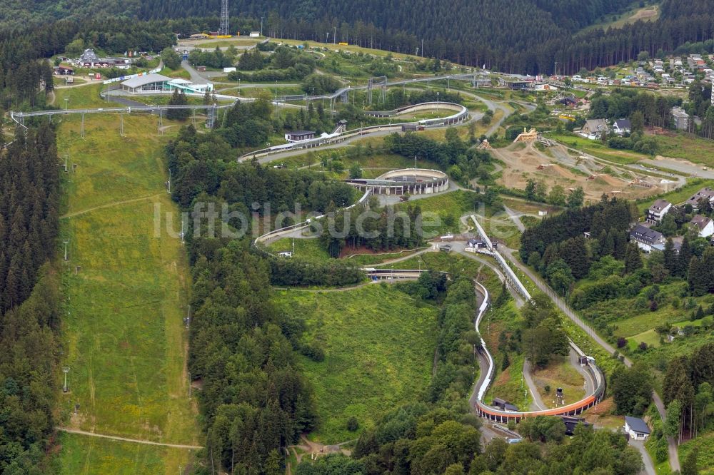 Winterberg aus der Vogelperspektive: Bob- und Rodelbahn in Winterberg im Bundesland Nordrhein-Westfalen