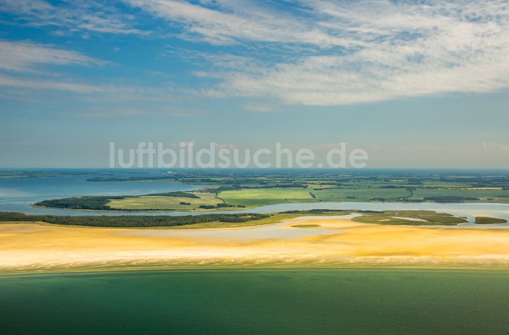 Zingst von oben - Bodden- Küsten- Landschaft am Sandstrand der Ostsee in Zingst im Bundesland Mecklenburg-Vorpommern