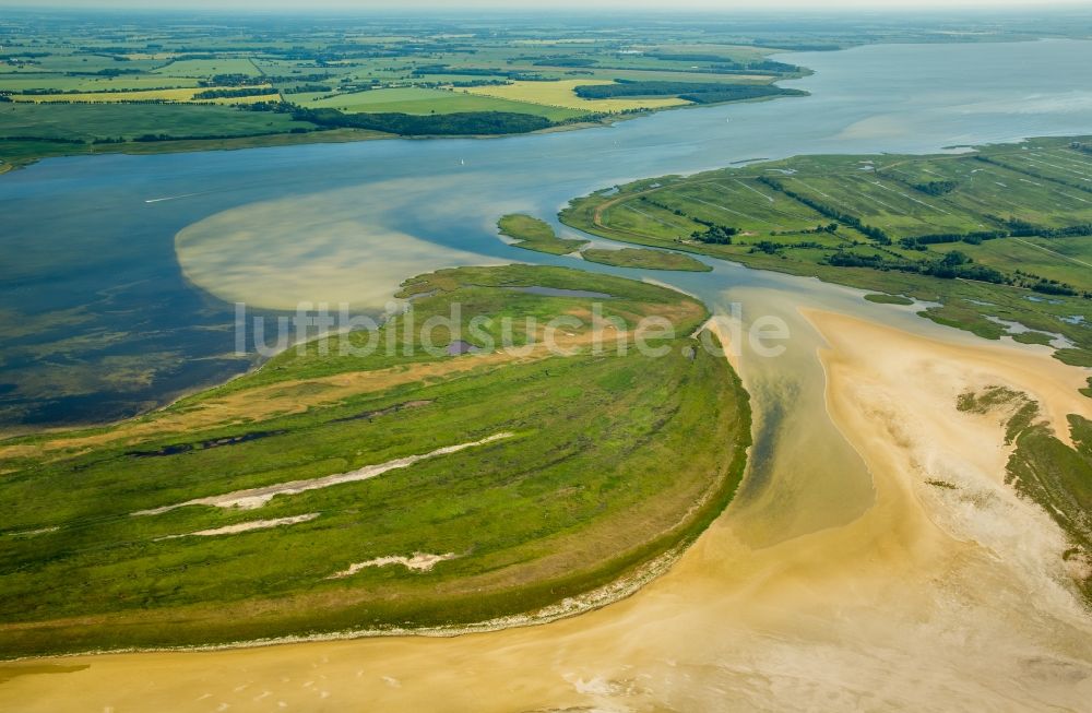 Luftbild Zingst - Bodden- Küsten- Landschaft am Sandstrand der Ostsee in Zingst im Bundesland Mecklenburg-Vorpommern