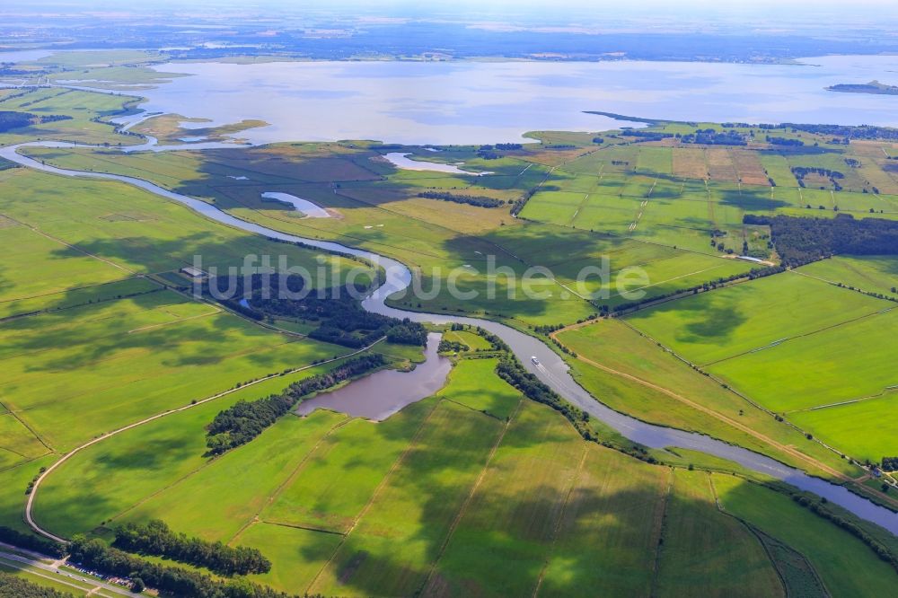 Luftaufnahme Prerow - Bodden - Landschaft bei Prerow im Bundesland Mecklenburg-Vorpommern, Deutschland