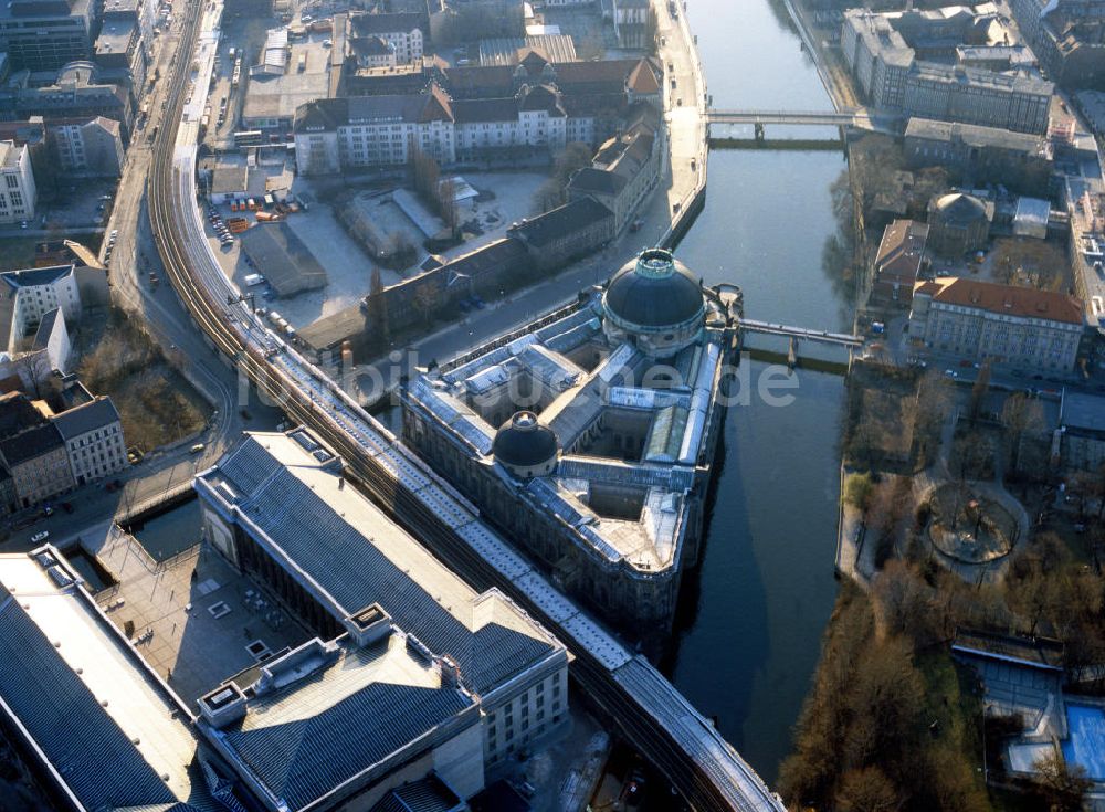 Luftbild Berlin Mitte - Bode-Museum auf der Museumsinsel in Berlin-Mitte