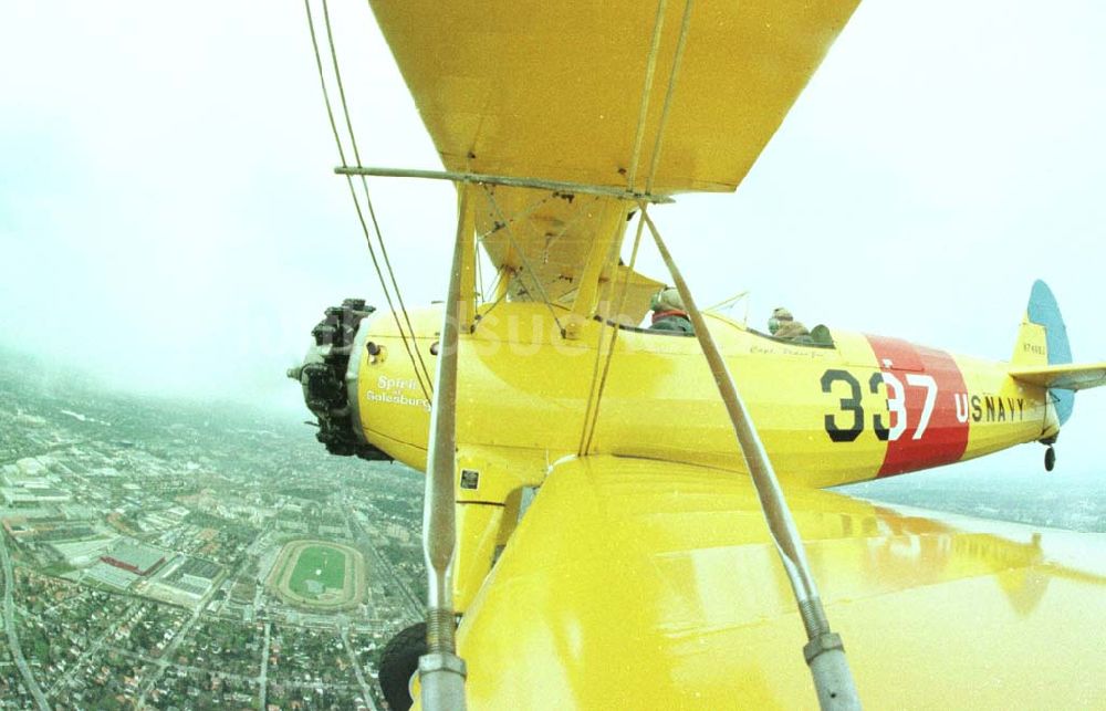 Luftaufnahme Berlin - Boeing - Stearman Flug über Berlin anläßlich der Take Off 92 auf dem Flughafen Berlin - Schönefeld.