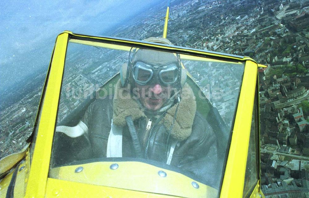 Berlin von oben - Boeing - Stearman Flug über Berlin anläßlich der Take Off 92 auf dem Flughafen Berlin - Schönefeld.