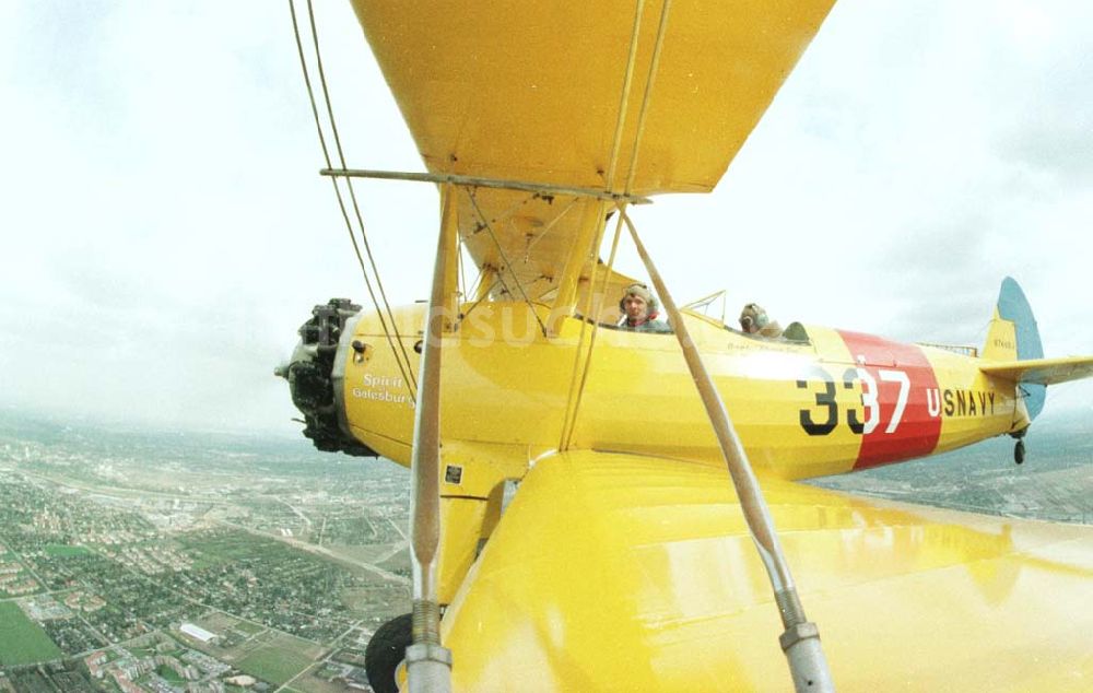 Berlin aus der Vogelperspektive: Boeing - Stearman Flug über Berlin anläßlich der Take Off 92 auf dem Flughafen Berlin - Schönefeld.