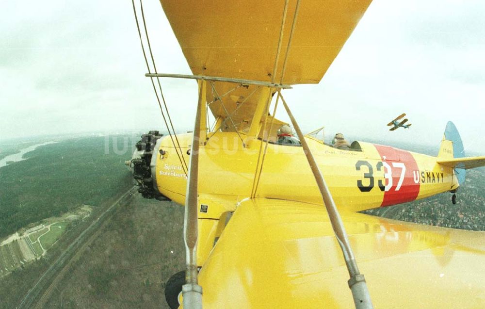 Berlin von oben - Boeing - Stearman Flug über Berlin anläßlich der Take Off 92 auf dem Flughafen Berlin - Schönefeld.