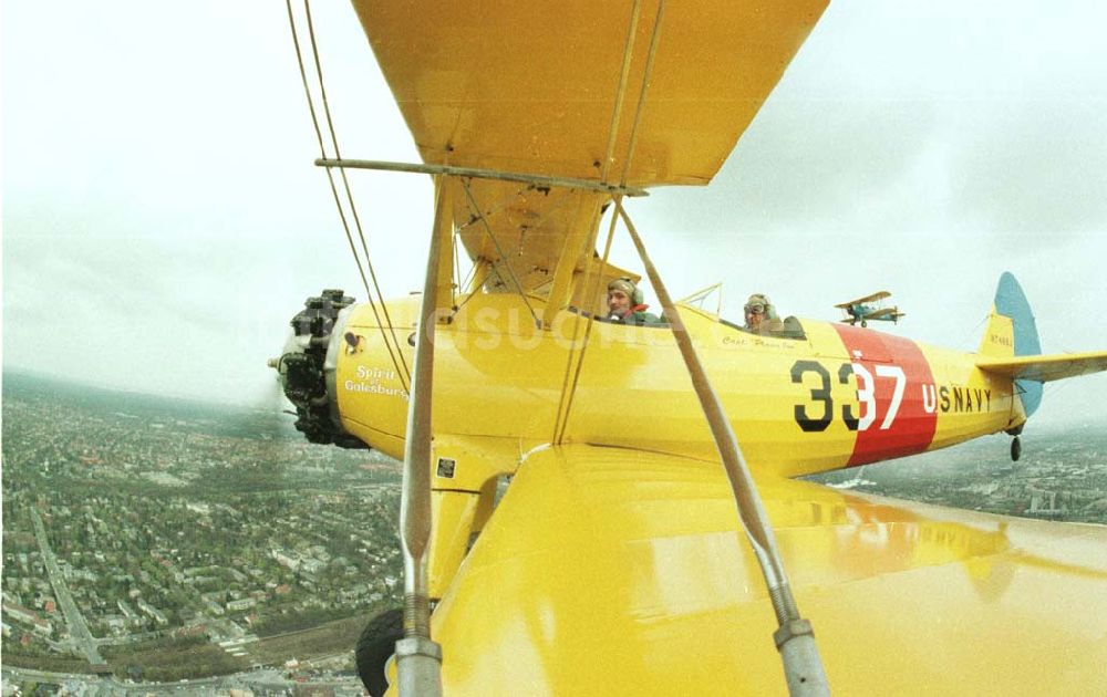 Berlin aus der Vogelperspektive: Boeing - Stearman Flug über Berlin anläßlich der Take Off 92 auf dem Flughafen Berlin - Schönefeld.