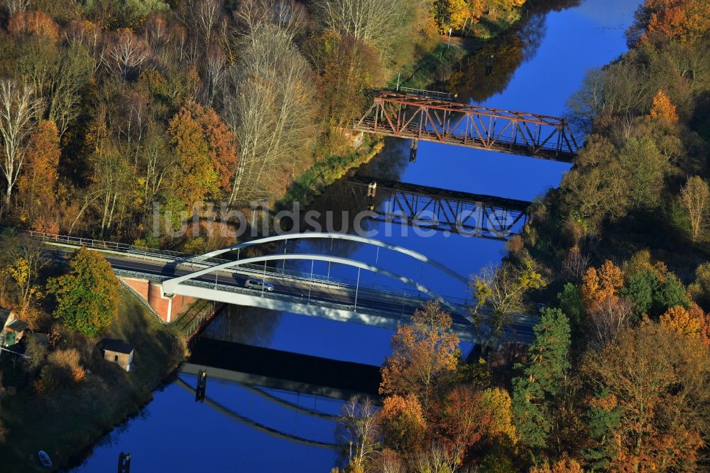 Liebenwalde von oben - Bogenbrücke mit alter Eisnebahnbrücke in Liebenwalde im Bundesland Brandenburg