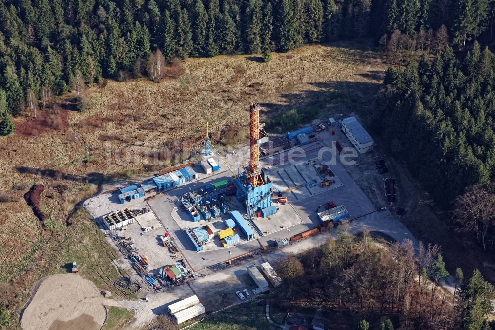 Geretsried aus der Vogelperspektive: Bohrturm der Geothermie-Anlage in Schwaigwall bei Geretsried im Bundesland Bayern