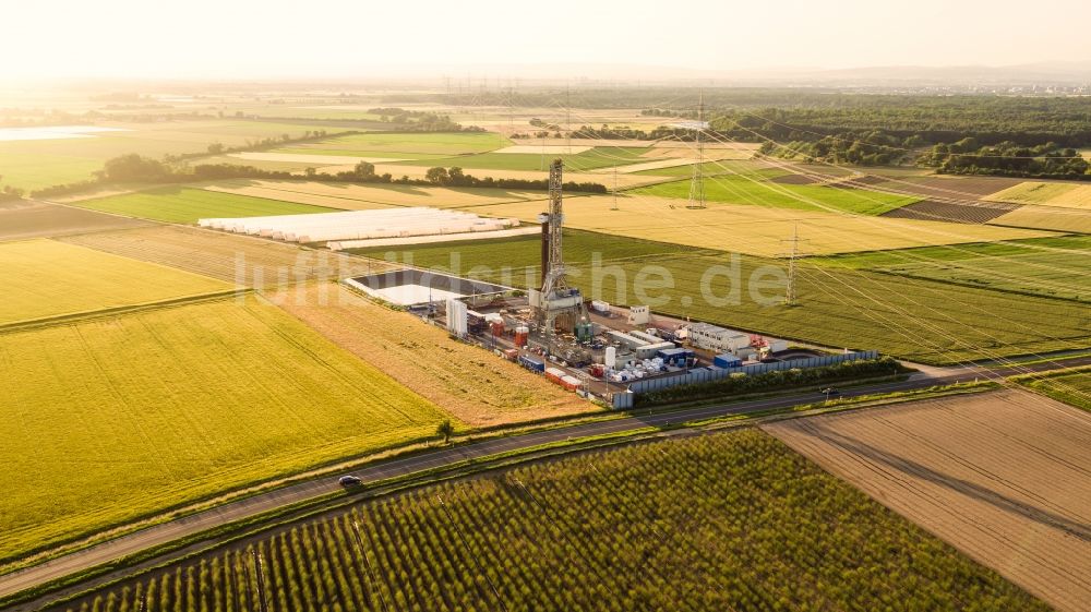 Luftaufnahme Trebur - Bohrung für ein Geothermiekraftwerk in Trebur im Bundesland Hessen, Deutschland