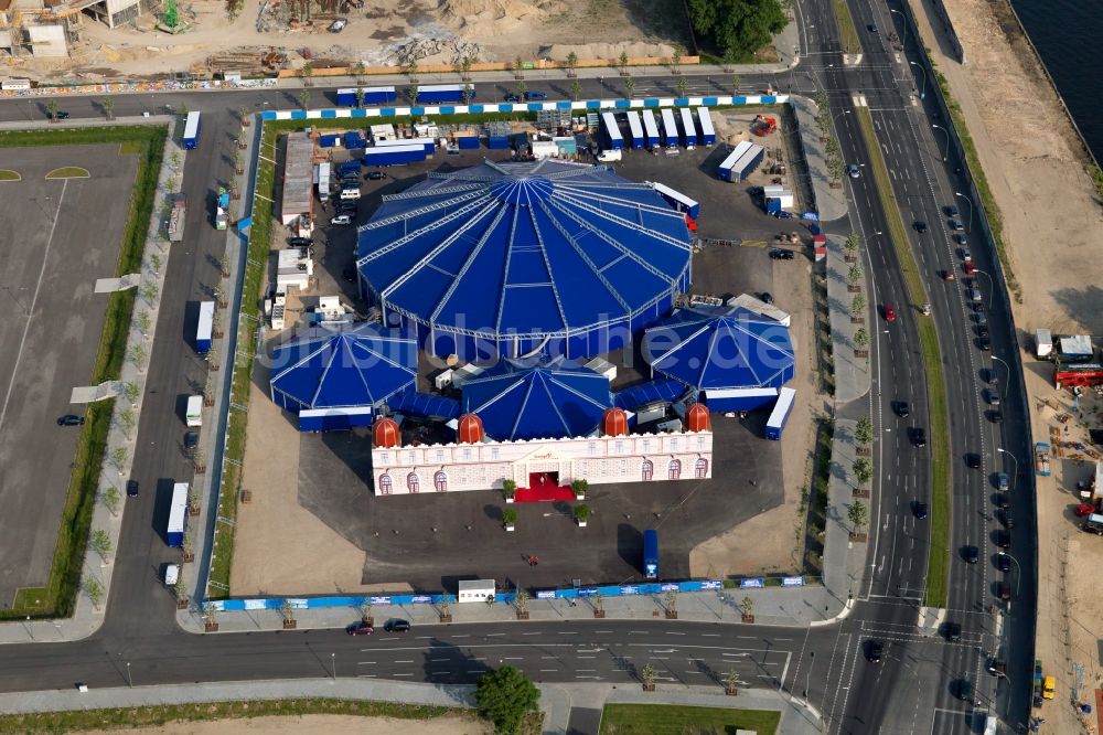 Berlin von oben - BoneyM Theaterpalast Berlin in Berlin im Bundesland Berlin