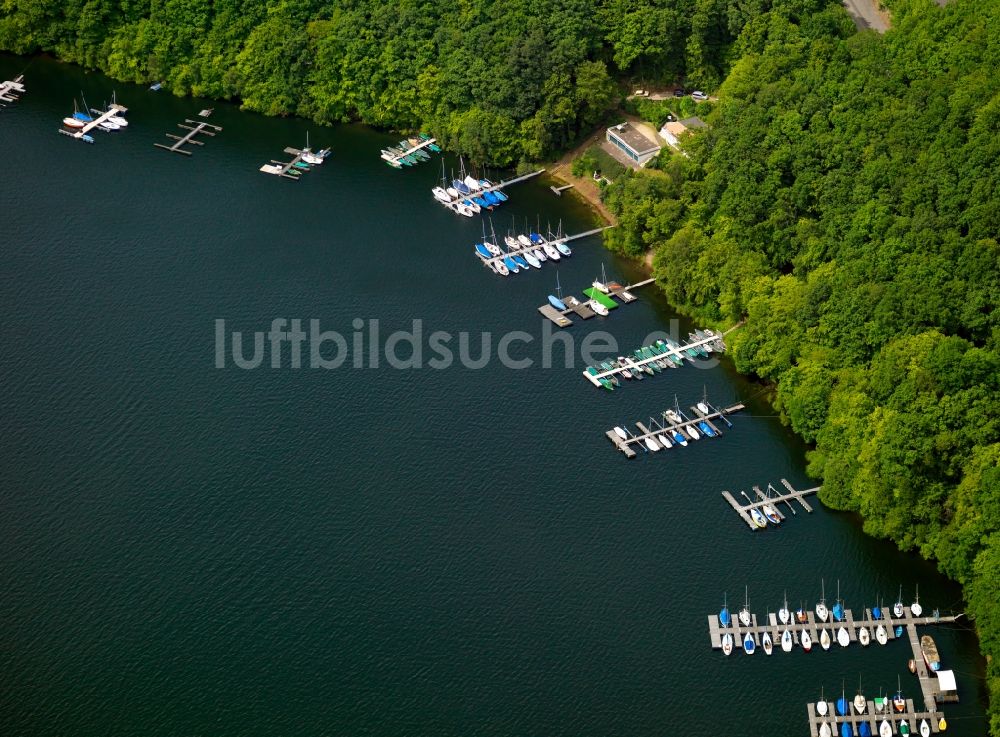 Rurstausee von oben - Boote und Anlegestellen im Rursee im Bundesland Nordrhein-Westfalen