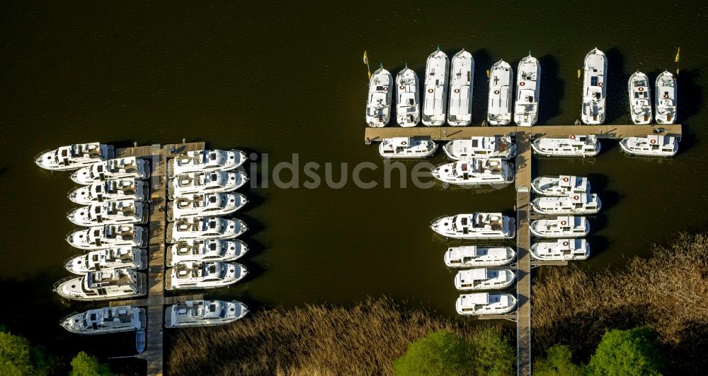 Luftbild Fürstenberg/Havel - Boote am Röblinsee in Fürstenberg/Havel im Bundesland Brandenburg