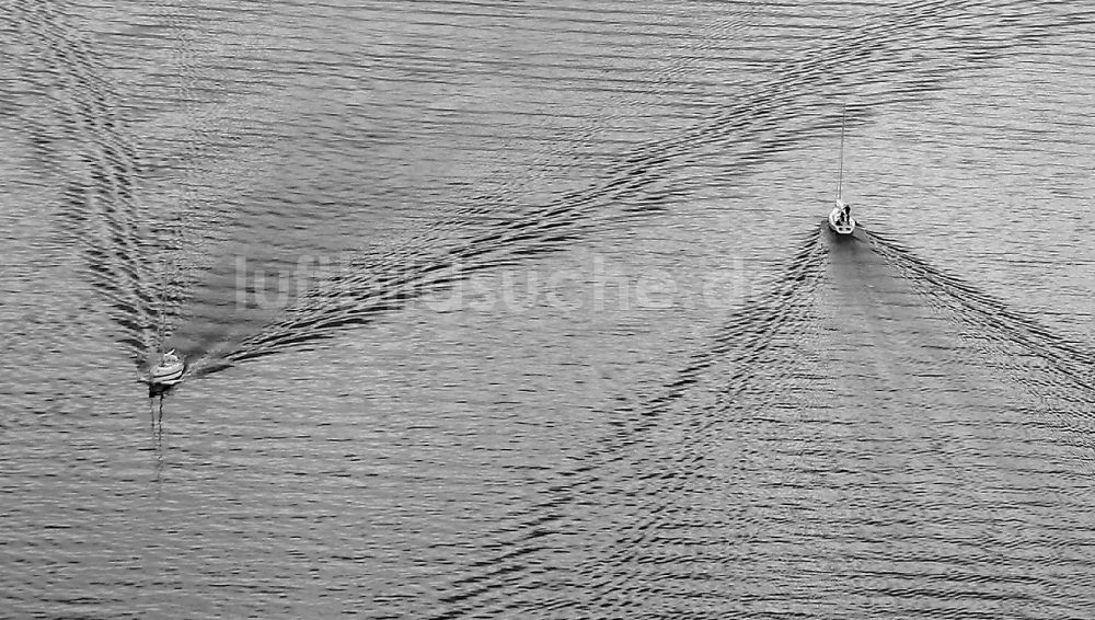 Kiel aus der Vogelperspektive: Boote auf dem Wasser in Kiel im Bundesland Schleswig-Holstein