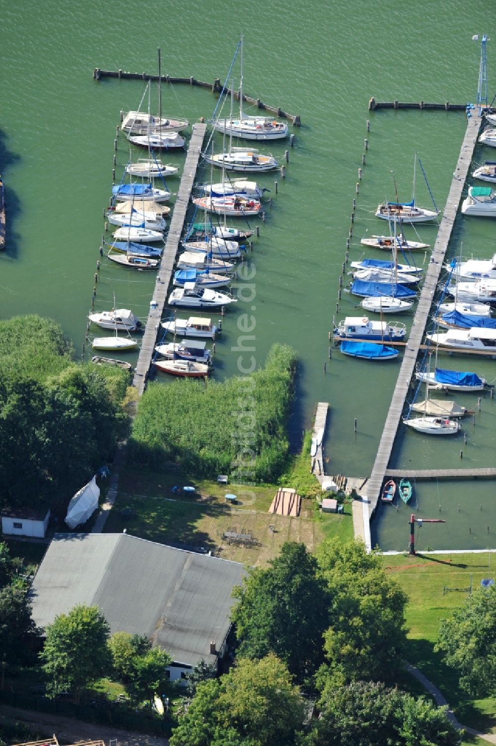 Luftaufnahme Dienstdorf-Radlow - Bootsanlegestelle am Hotel am See am Scharmützelsee in Diensdorf-Radlow im Bundesland Brandenburg