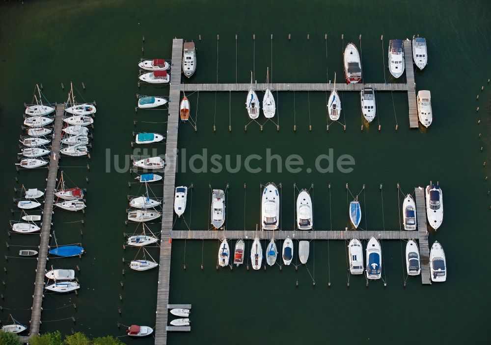 Klink aus der Vogelperspektive: Bootsanlegestelle auf der Müritz in Klink im Bundesland Mecklenburg-Vorpommern